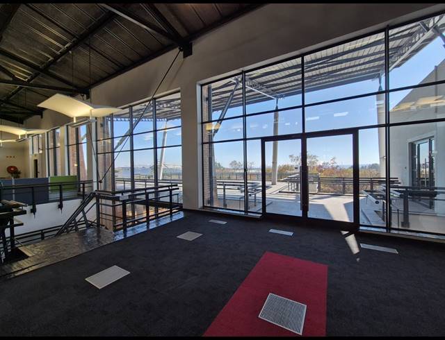 3,888M² OFFICE TO LET IN LONGMEADOW